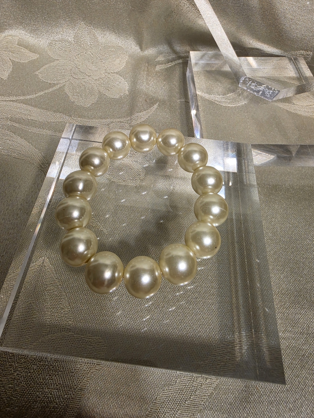 #1239 Classic Faux Pearl Stretch Bracelet in Champagne